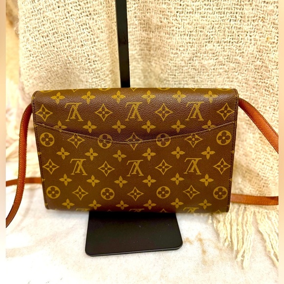Vintage Louis Vuitton Monogram Bordeaux
Shoulder Bag - Picture 2 of 12